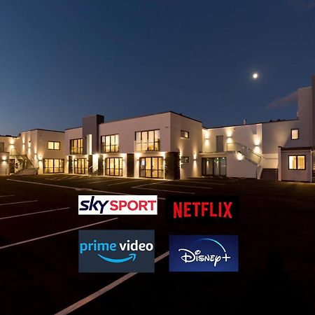 2 On Whiteleigh And 239 On Lincoln Motel Christchurch Esterno foto The campus at night