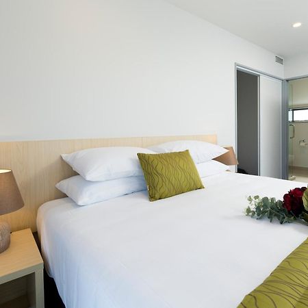 2 On Whiteleigh And 239 On Lincoln Motel Christchurch Esterno foto A bedroom at the hotel