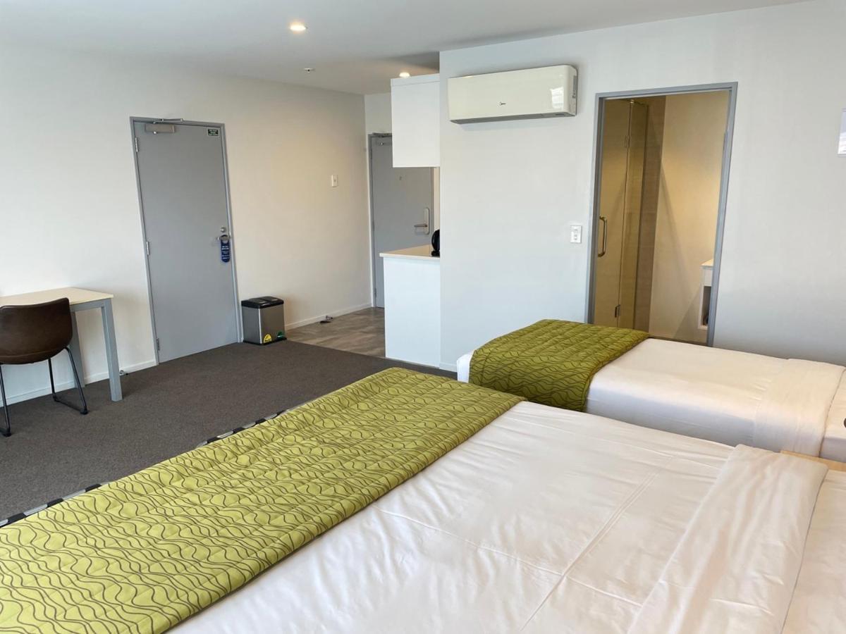2 On Whiteleigh And 239 On Lincoln Motel Christchurch Esterno foto A typical studio apartment