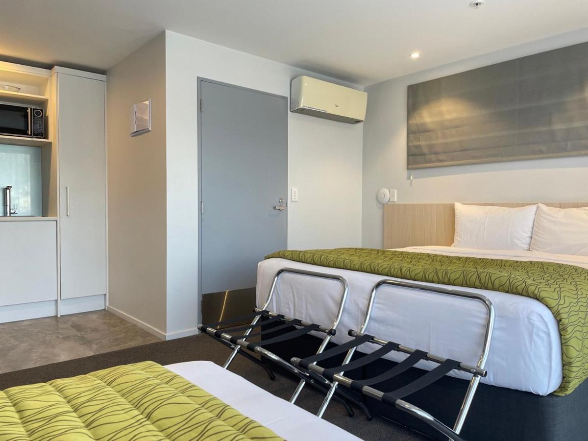 2 On Whiteleigh And 239 On Lincoln Motel Christchurch Esterno foto A studio apartment in New Zealand