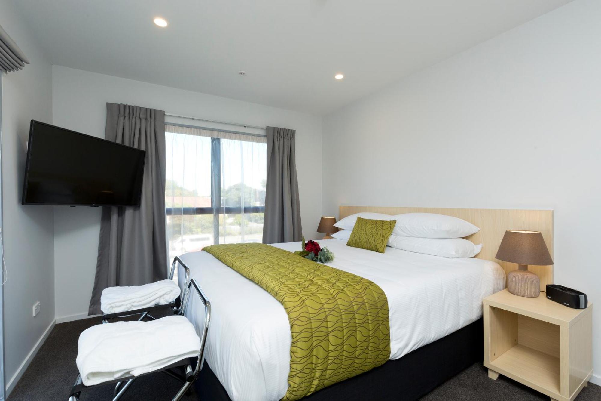 2 On Whiteleigh And 239 On Lincoln Motel Christchurch Esterno foto A bedroom at the hotel