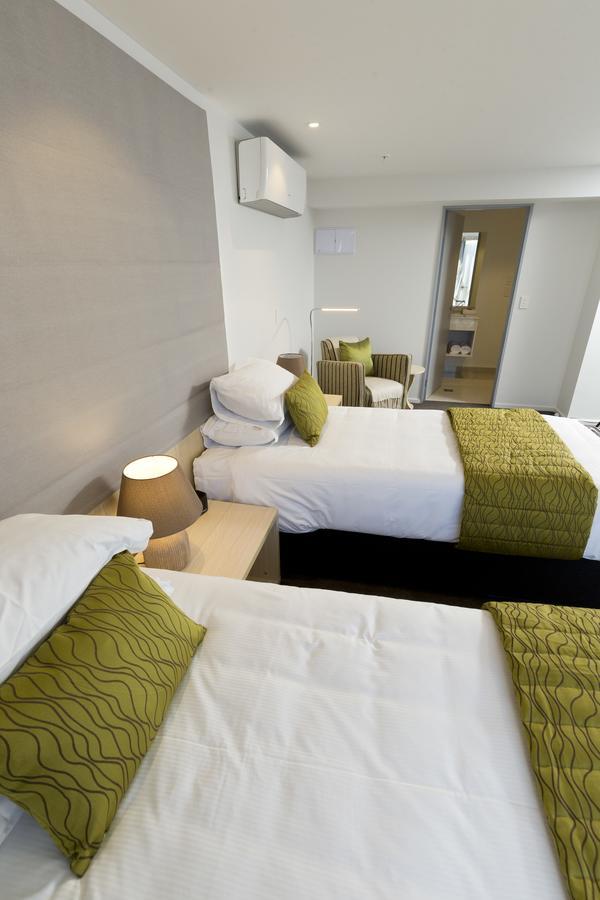 2 On Whiteleigh And 239 On Lincoln Motel Christchurch Esterno foto A typical room at the hotel