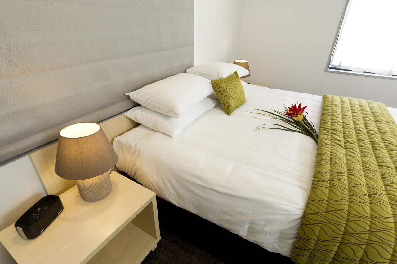 2 On Whiteleigh And 239 On Lincoln Motel Christchurch Esterno foto A bedroom at the hotel