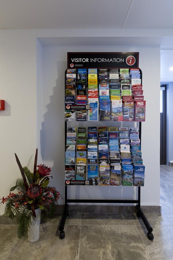 2 On Whiteleigh And 239 On Lincoln Motel Christchurch Esterno foto A rack of tourist maps